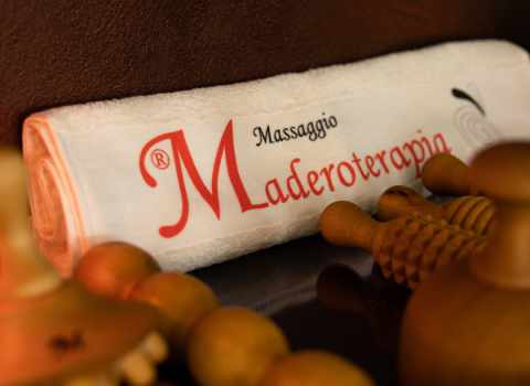 MADEROTERAPIA metodo Manuel Casado - Tecnica di massaggio con strumenti in legno